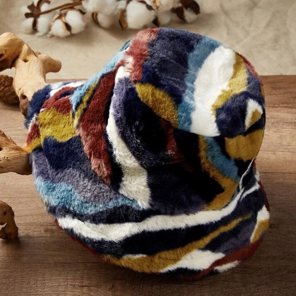 Graphic Print Fluffy Hat